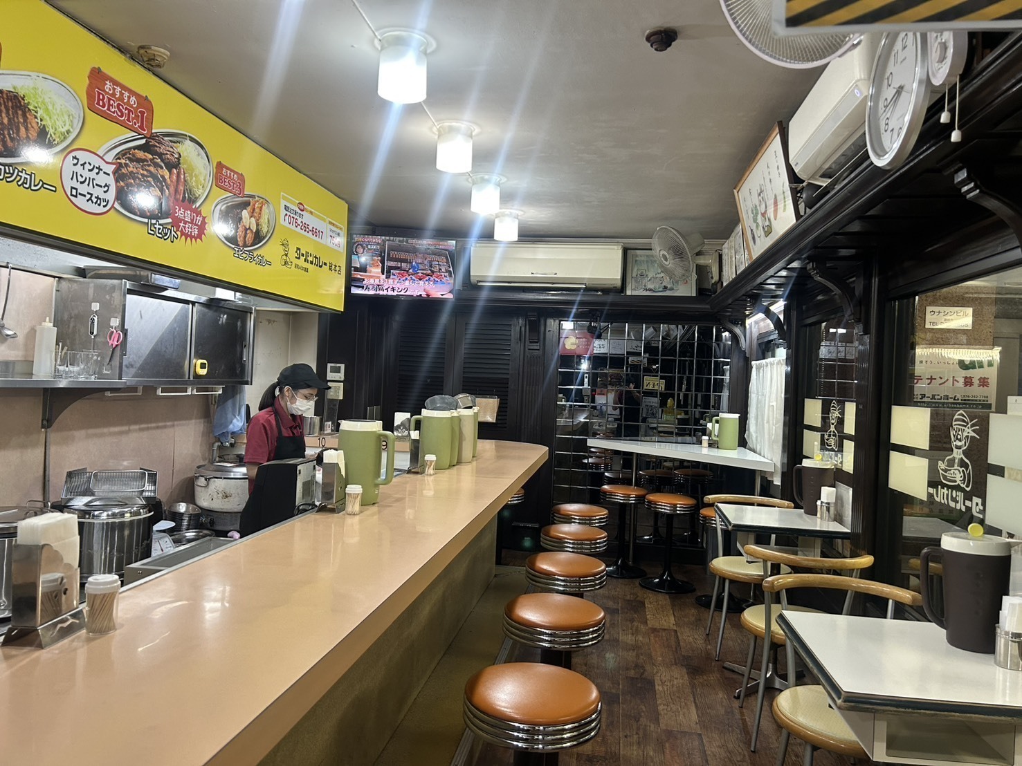 ターバン総本店内観