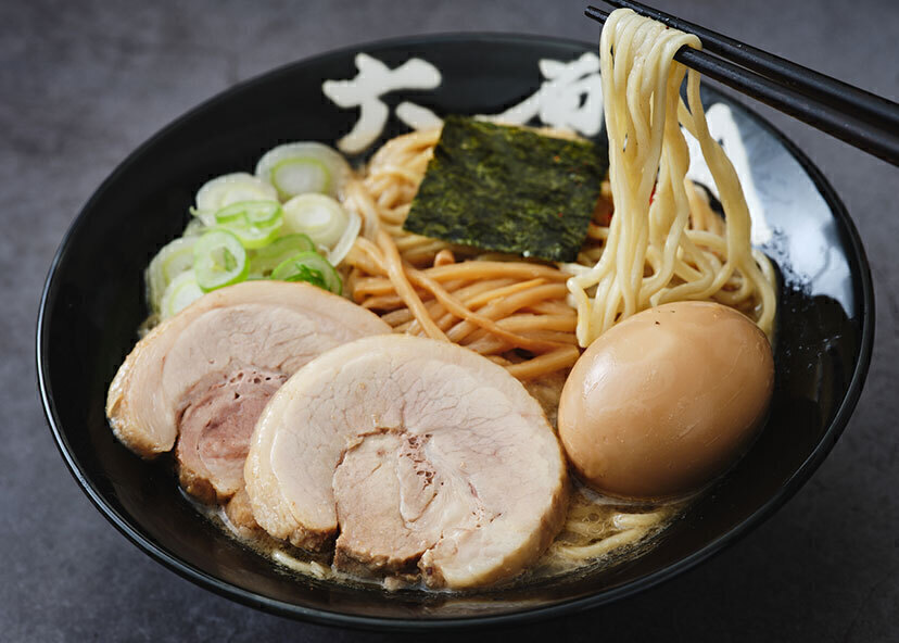 醤油とんこつラーメン