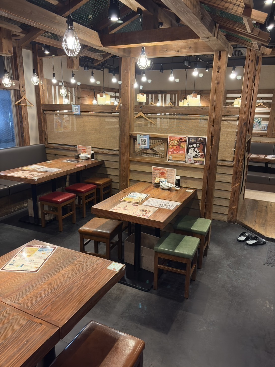 大衆馬肉酒場 馬王 十三店 内観1